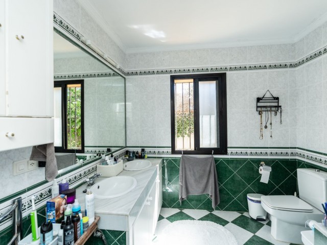 Villa avec 4 Chambres  à Marbesa