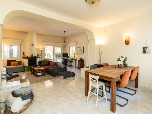 Villa avec 4 Chambres  à Marbesa