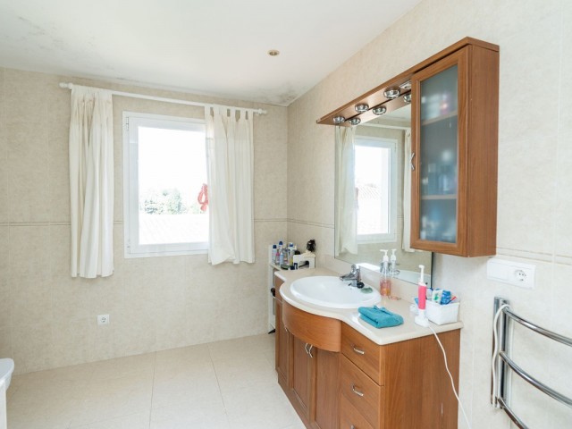 Villa avec 4 Chambres  à Marbesa