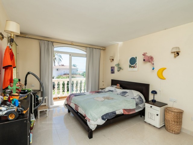 Villa avec 4 Chambres  à Marbesa
