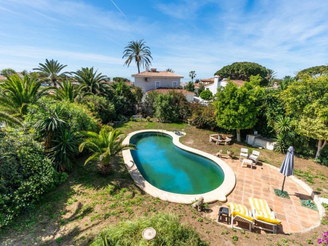 Villa avec 4 Chambres  à Marbesa