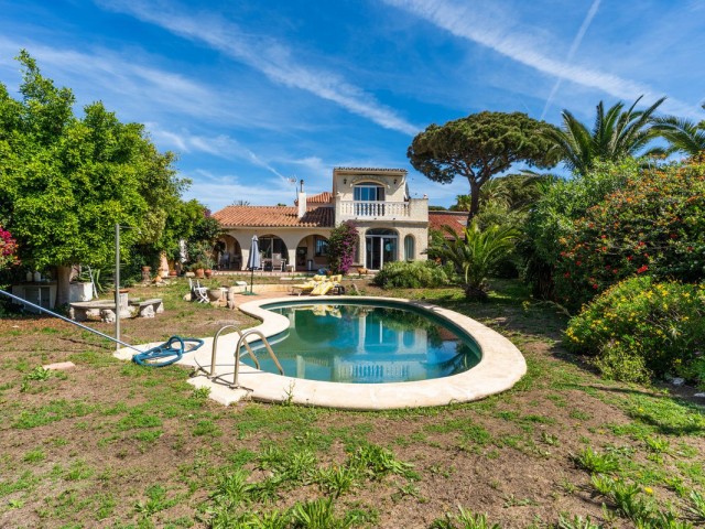 Villa avec 4 Chambres  à Marbesa