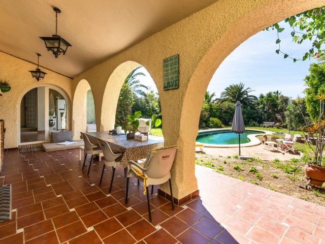 Villa avec 4 Chambres  à Marbesa