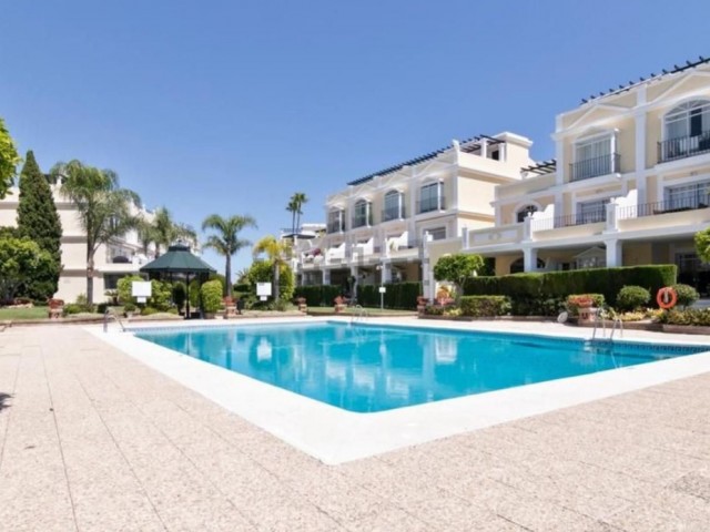 3 Bedrooms Apartment in Nueva Andalucía