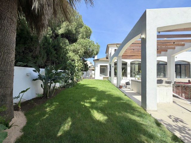 5 Bedrooms Villa in San Pedro de Alcántara