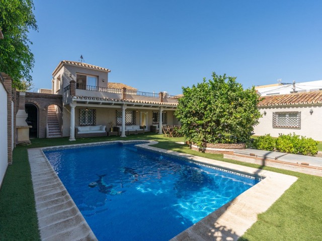 5 Bedrooms Villa in San Pedro de Alcántara