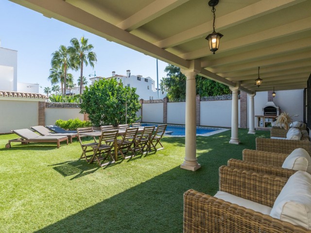 5 Bedrooms Villa in San Pedro de Alcántara