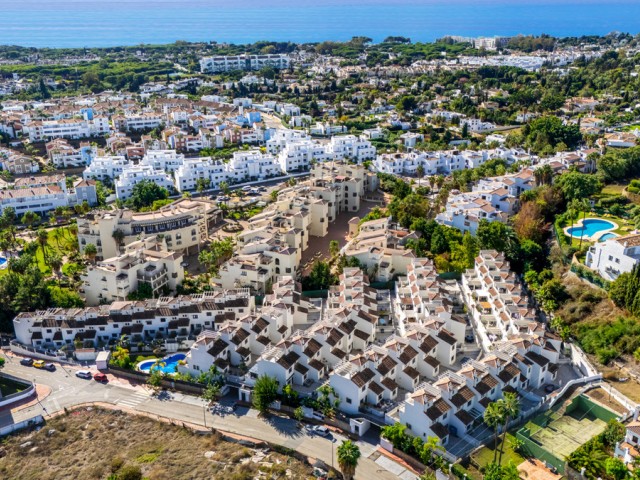 3 Bedrooms Townhouse in Estepona