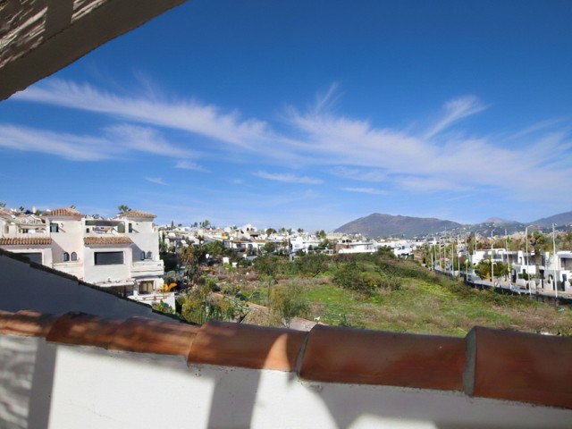 3 Bedrooms Townhouse in Estepona
