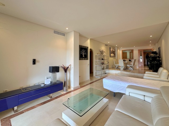 2 Bedrooms Apartment in Puerto Banús