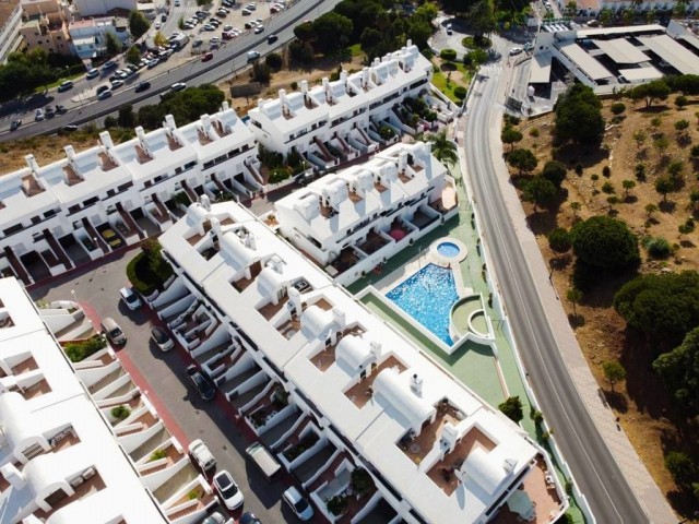 Adosado con 5 Dormitorios  en La Cala de Mijas