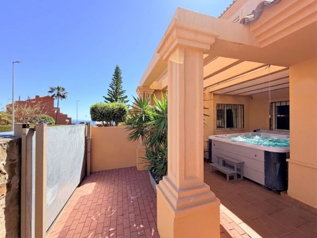 3 Bedrooms Townhouse in Estepona