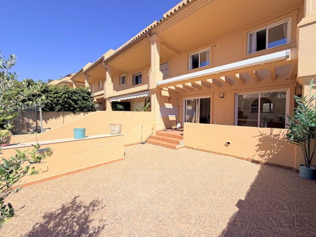 3 Bedrooms Townhouse in Estepona