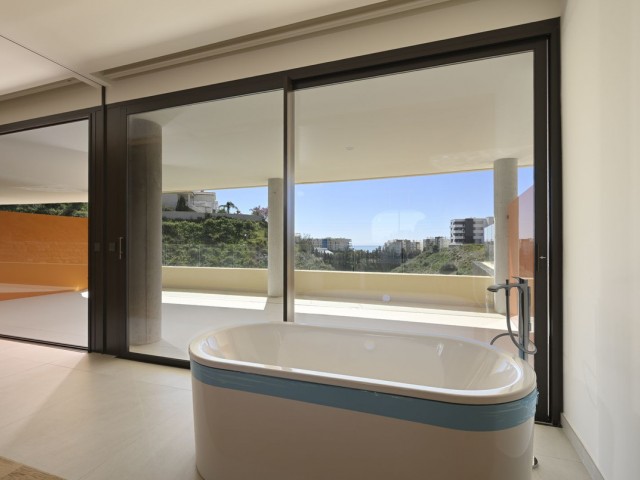 2 Bedrooms Apartment in Fuengirola