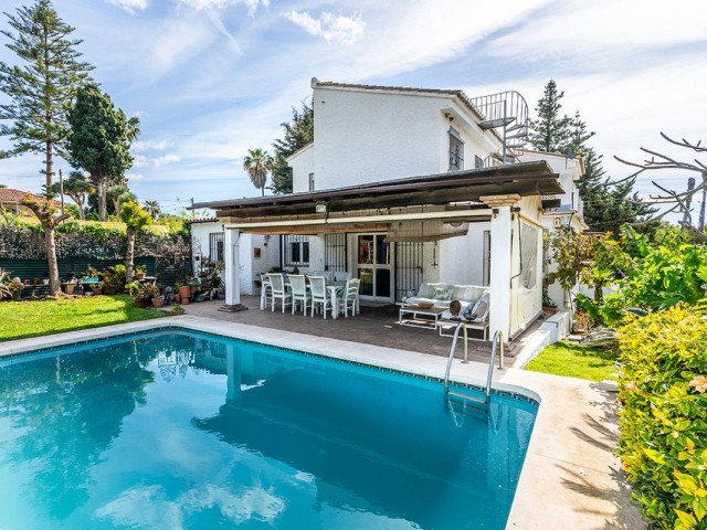 Villa, Rio Real, R5358046
