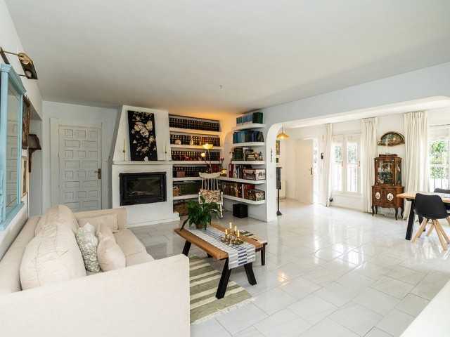 Villa, Rio Real, R5358046