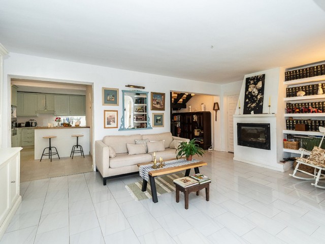 Villa, Rio Real, R5358046