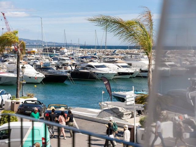 2 Bedrooms Apartment in Puerto Banús