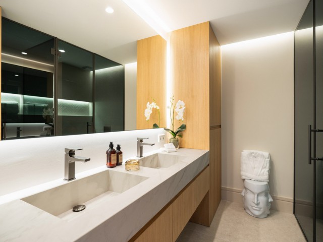 2 Bedrooms Apartment in Puerto Banús