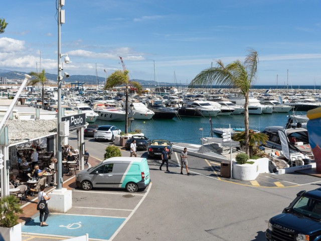 2 Bedrooms Apartment in Puerto Banús