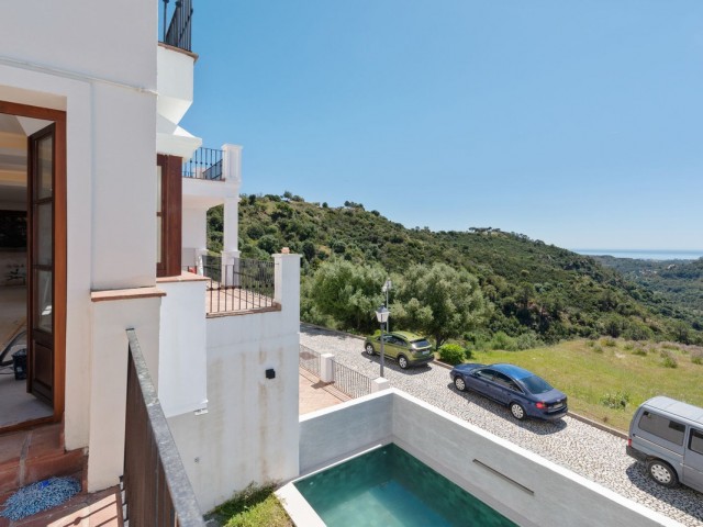 4 Bedrooms Townhouse in Benahavís