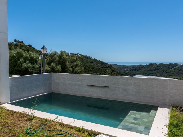 4 Bedrooms Townhouse in Benahavís