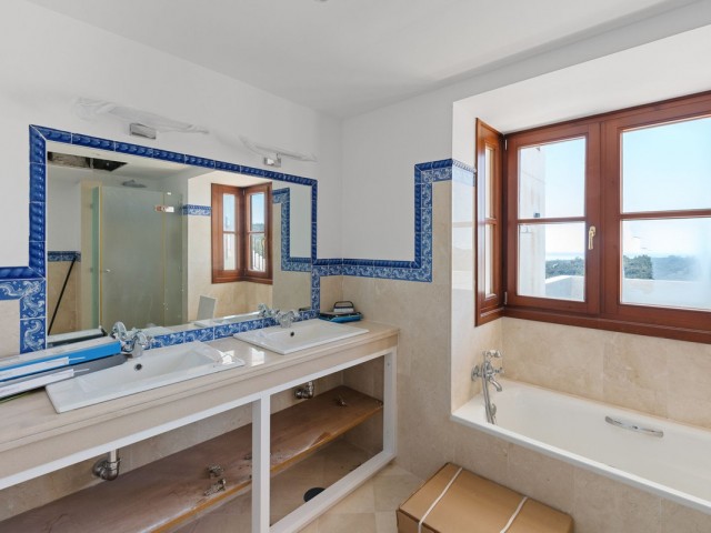 4 Bedrooms Townhouse in Benahavís