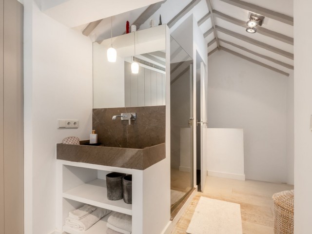 Apartamento con 2 Dormitorios  en Marbella