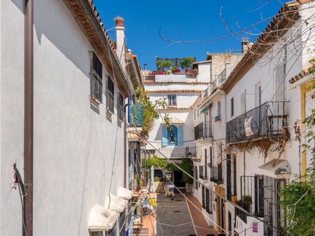 Apartamento con 2 Dormitorios  en Marbella