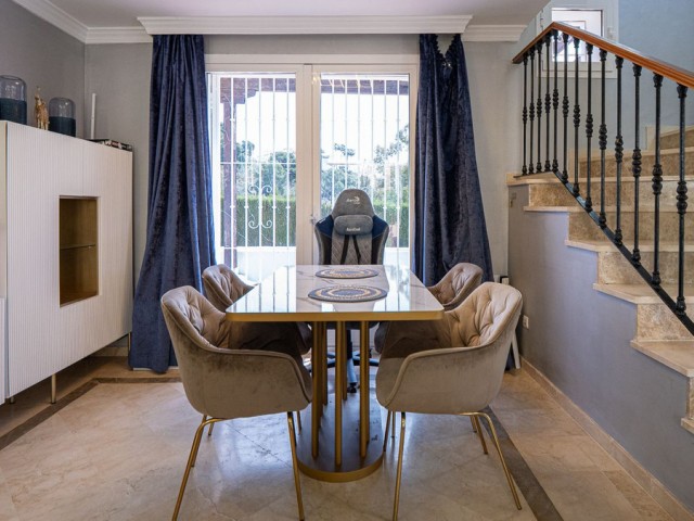 2 Bedrooms Townhouse in Nueva Andalucía