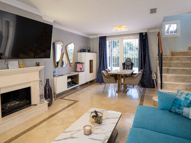 2 Bedrooms Townhouse in Nueva Andalucía