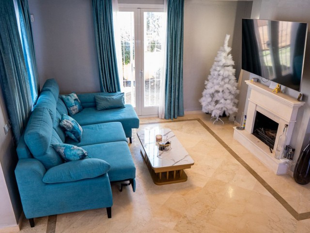 2 Bedrooms Townhouse in Nueva Andalucía
