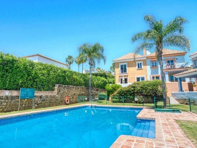 2 Bedrooms Townhouse in Nueva Andalucía