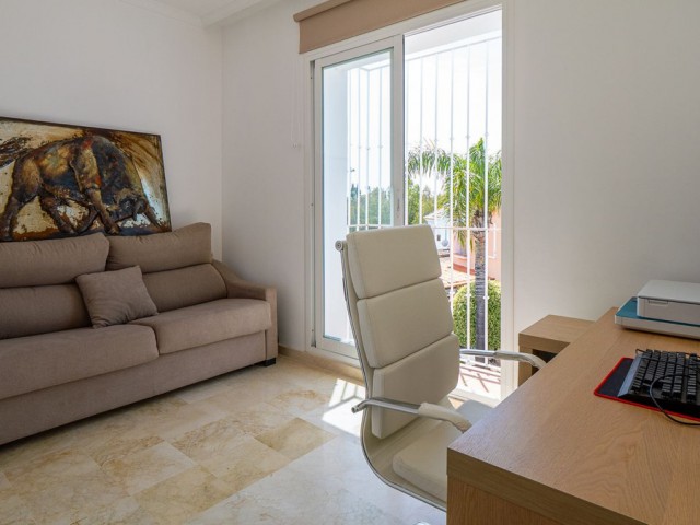 2 Bedrooms Townhouse in Nueva Andalucía