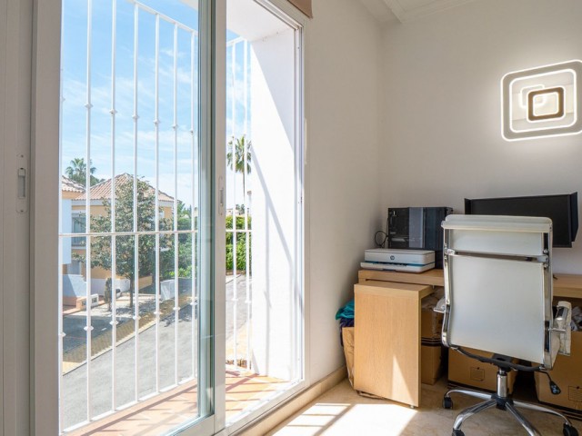 2 Bedrooms Townhouse in Nueva Andalucía
