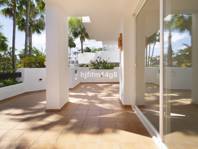 3 Bedrooms Apartment in Nueva Andalucía