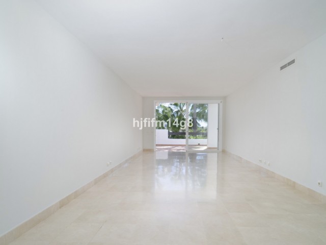 3 Bedrooms Apartment in Nueva Andalucía