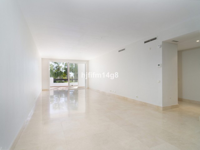 3 Bedrooms Apartment in Nueva Andalucía