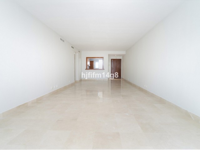 3 Bedrooms Apartment in Nueva Andalucía