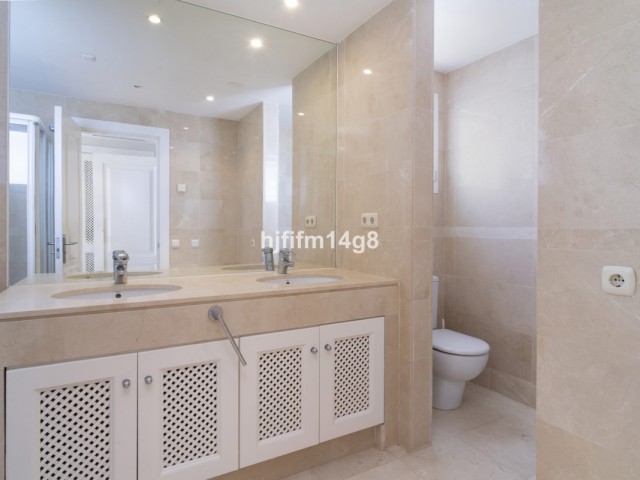 3 Bedrooms Apartment in Nueva Andalucía