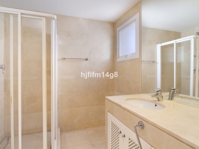 3 Bedrooms Apartment in Nueva Andalucía
