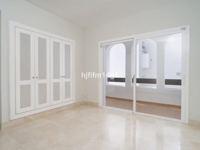 3 Bedrooms Apartment in Nueva Andalucía