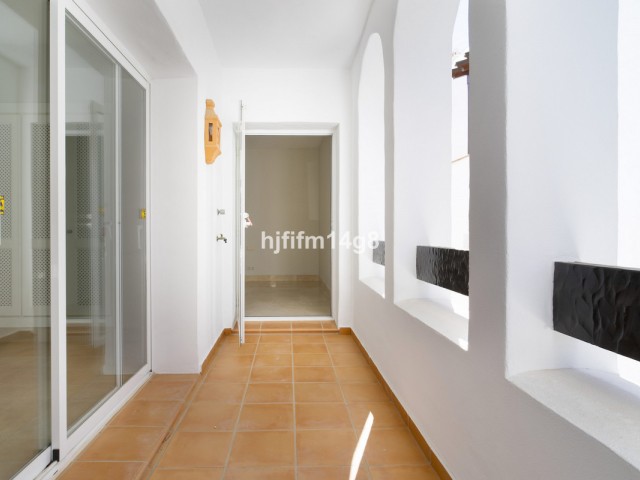 3 Bedrooms Apartment in Nueva Andalucía