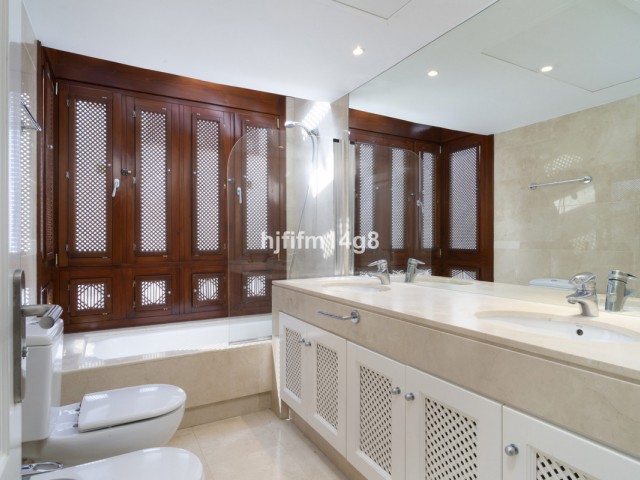 3 Bedrooms Apartment in Nueva Andalucía