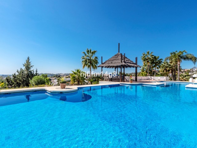 3 Bedrooms Apartment in Nueva Andalucía