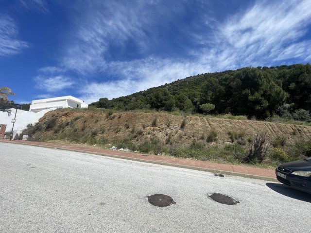 Plot, Mijas