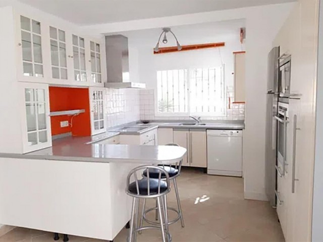 3 Schlafzimmer Villa in Nueva Andalucía