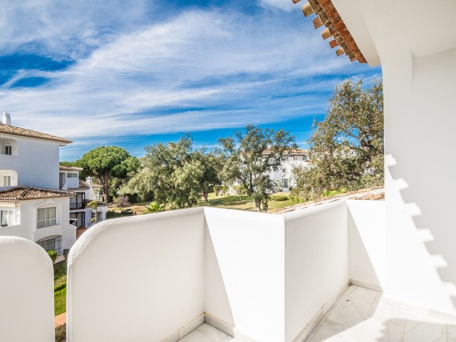 Apartamento con 2 Dormitorios  en Elviria