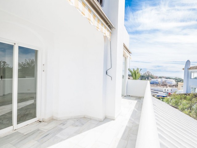 Apartamento con 2 Dormitorios  en Elviria