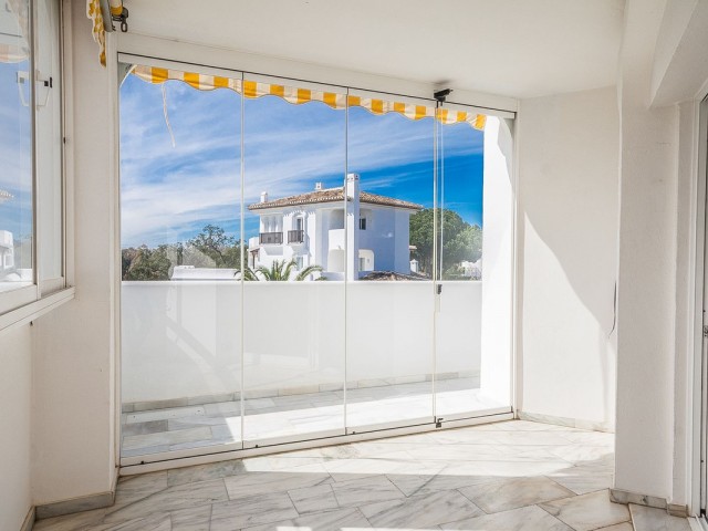 Apartamento con 2 Dormitorios  en Elviria